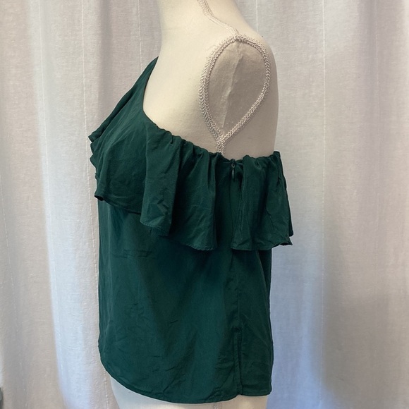 Maeve Anthropologie Dark Emerald Green 100% silk One-Shoulder Ruffle Blouse - Picture 3 of 7